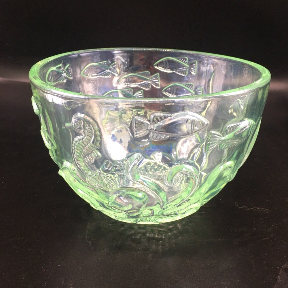 Godinger Seven Sea’s Iridescent Green Glass Serving Bowl. 6” Diameter, 4.2” Tall